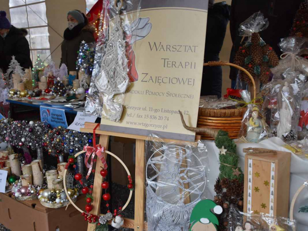 Kiermasz świąteczny i orszak Świętego Mikołaja w Gorzycach [zdjęcia]