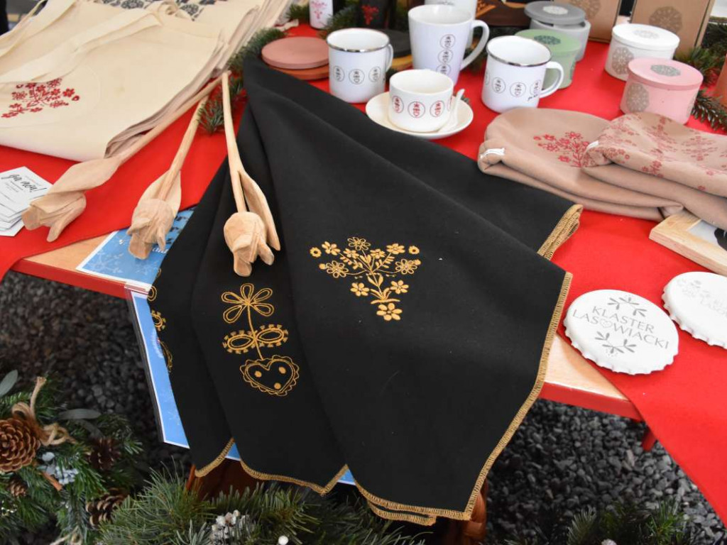Kiermasz świąteczny i orszak Świętego Mikołaja w Gorzycach [zdjęcia]