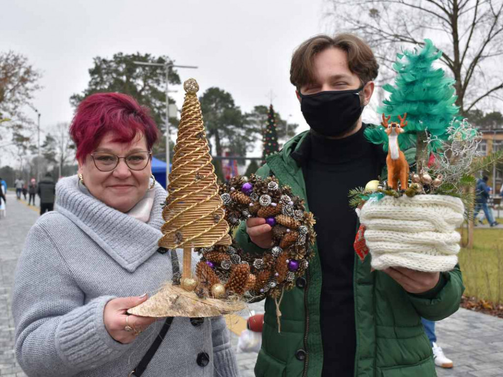 Kiermasz świąteczny i orszak Świętego Mikołaja w Gorzycach [zdjęcia]