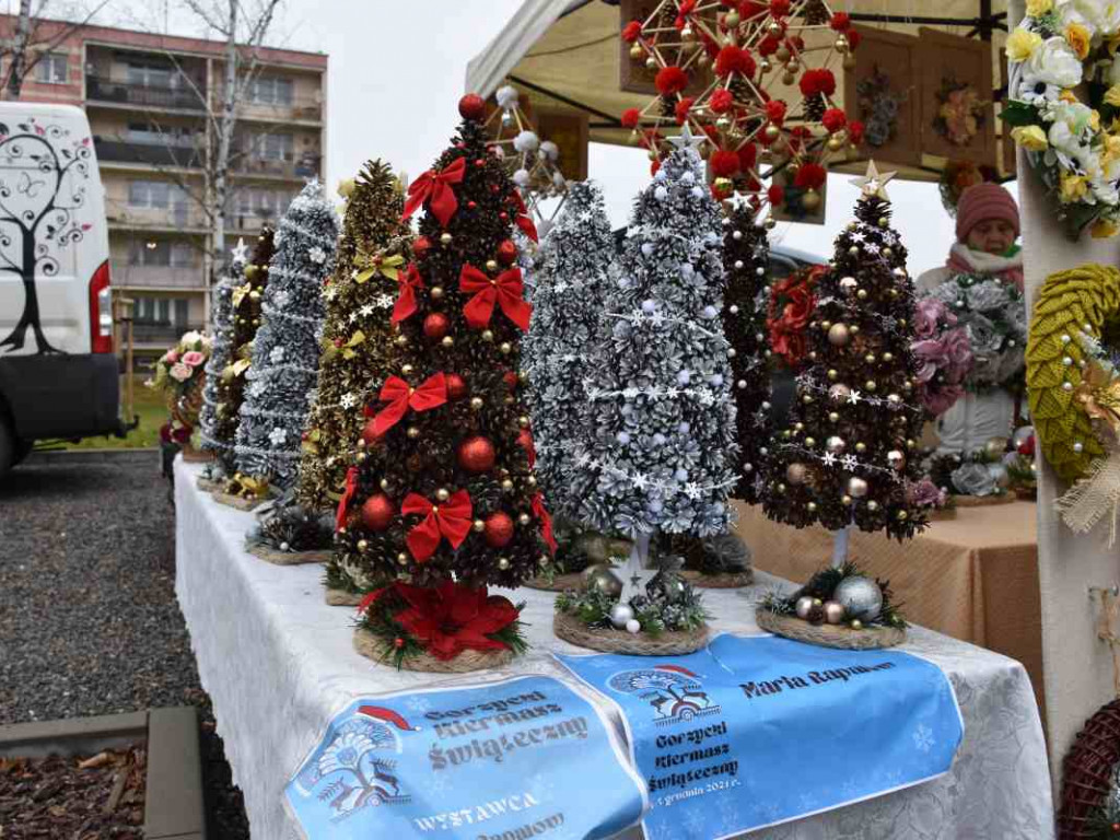 Kiermasz świąteczny i orszak Świętego Mikołaja w Gorzycach [zdjęcia]