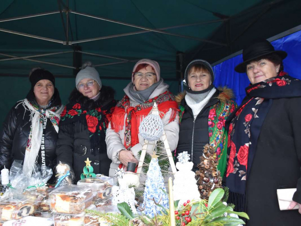 Kiermasz świąteczny i orszak Świętego Mikołaja w Gorzycach [zdjęcia]