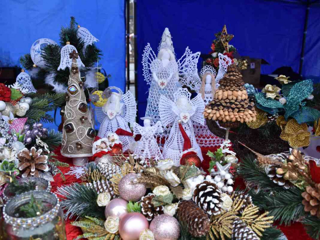 Kiermasz świąteczny i orszak Świętego Mikołaja w Gorzycach [zdjęcia]