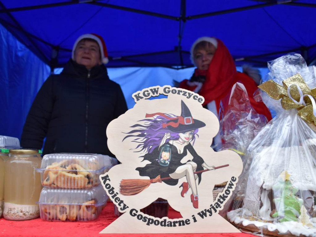 Kiermasz świąteczny i orszak Świętego Mikołaja w Gorzycach [zdjęcia]