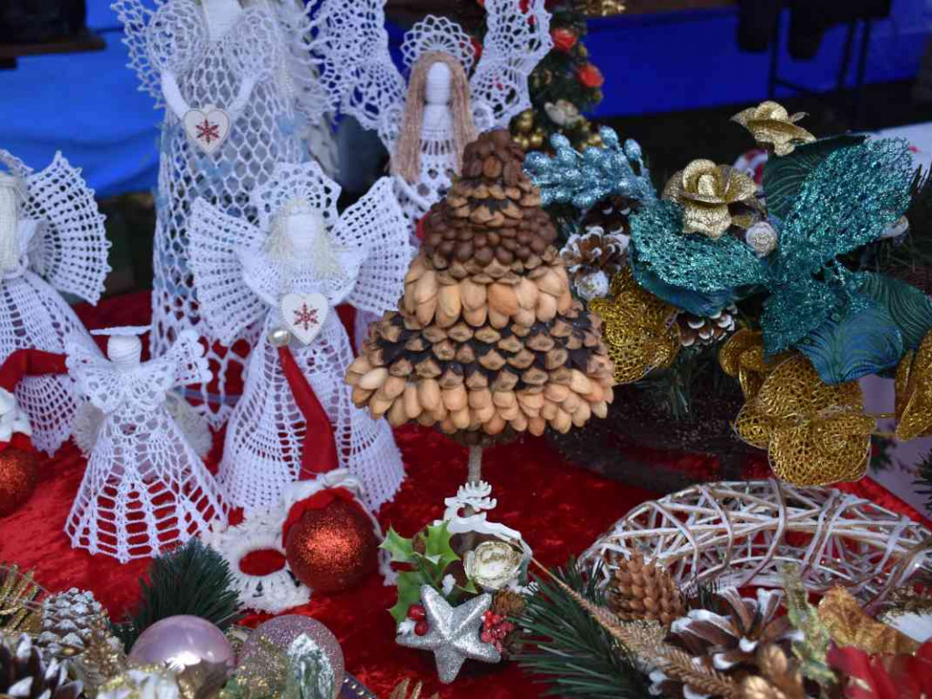 Kiermasz świąteczny i orszak Świętego Mikołaja w Gorzycach [zdjęcia]
