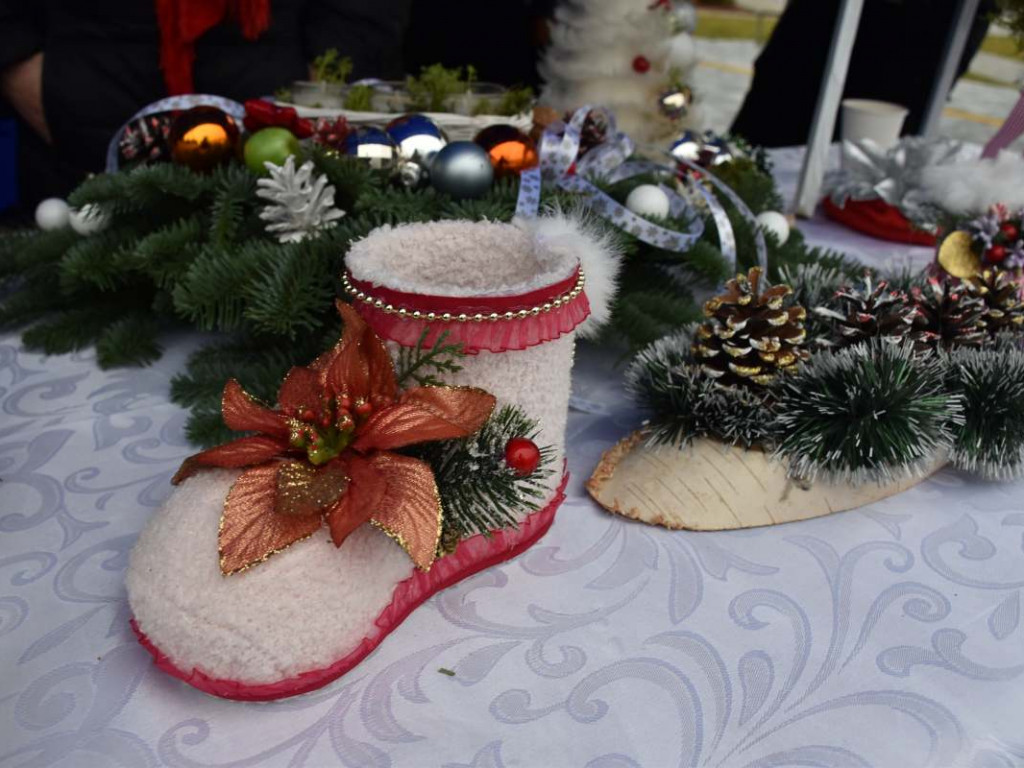 Kiermasz świąteczny i orszak Świętego Mikołaja w Gorzycach [zdjęcia]