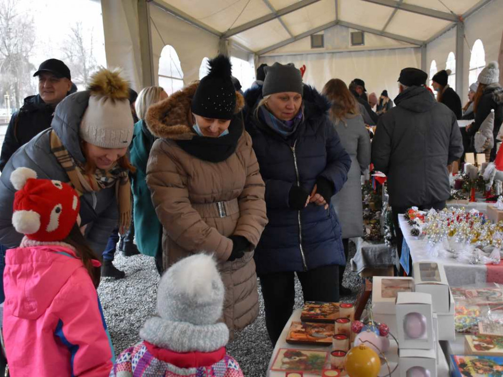 Kiermasz świąteczny i orszak Świętego Mikołaja w Gorzycach [zdjęcia]