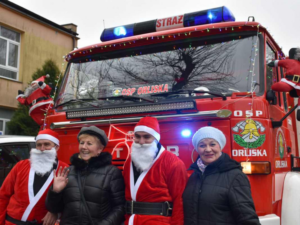 Kiermasz świąteczny i orszak Świętego Mikołaja w Gorzycach [zdjęcia]