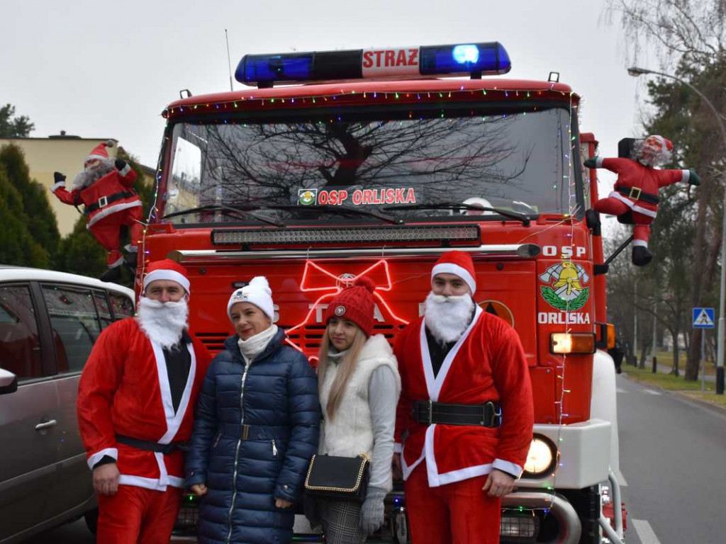 Kiermasz świąteczny i orszak Świętego Mikołaja w Gorzycach [zdjęcia]