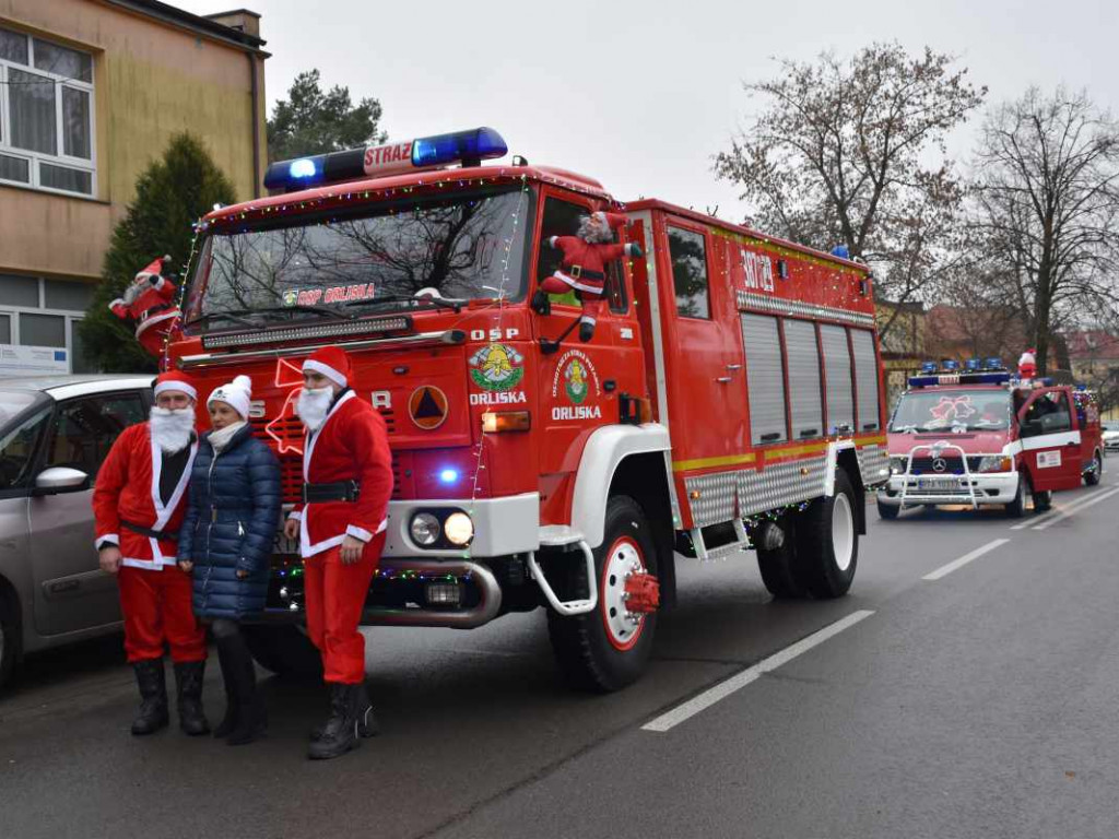Kiermasz świąteczny i orszak Świętego Mikołaja w Gorzycach [zdjęcia]