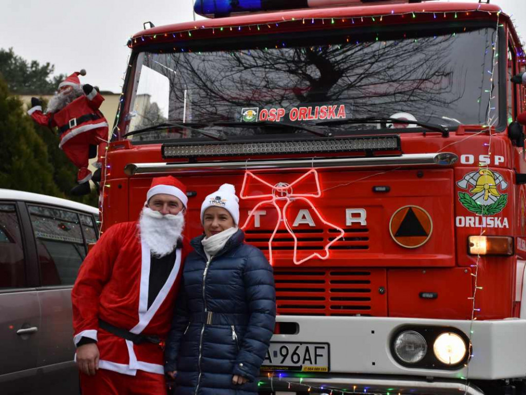 Kiermasz świąteczny i orszak Świętego Mikołaja w Gorzycach [zdjęcia]