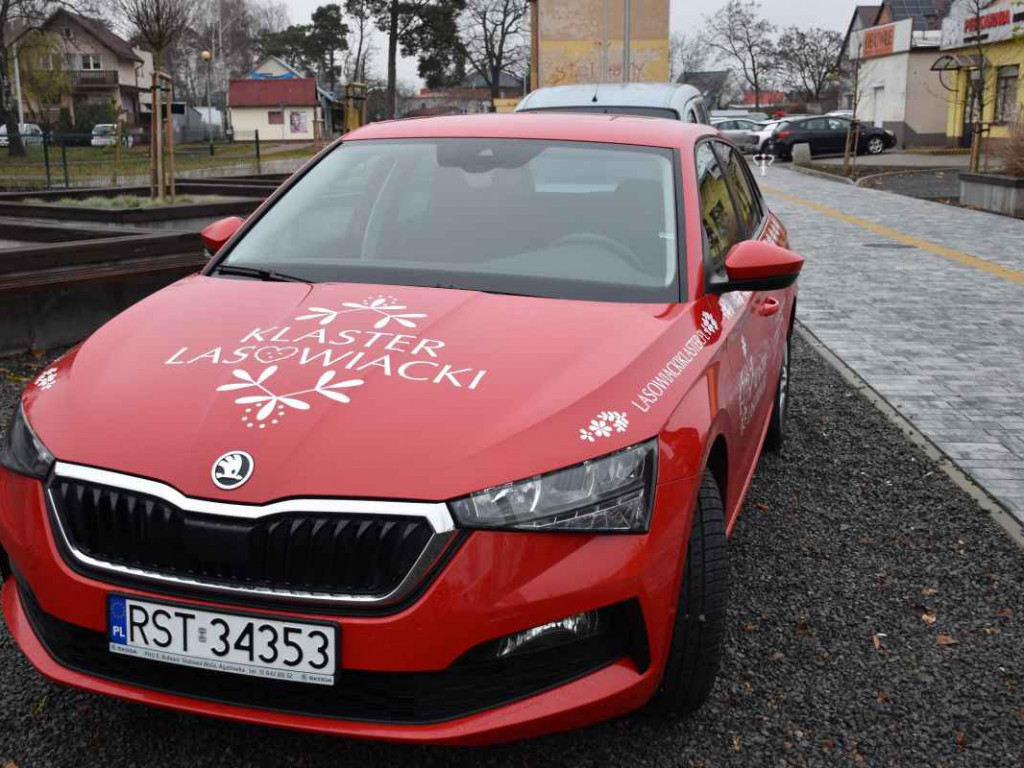 Kiermasz świąteczny i orszak Świętego Mikołaja w Gorzycach [zdjęcia]