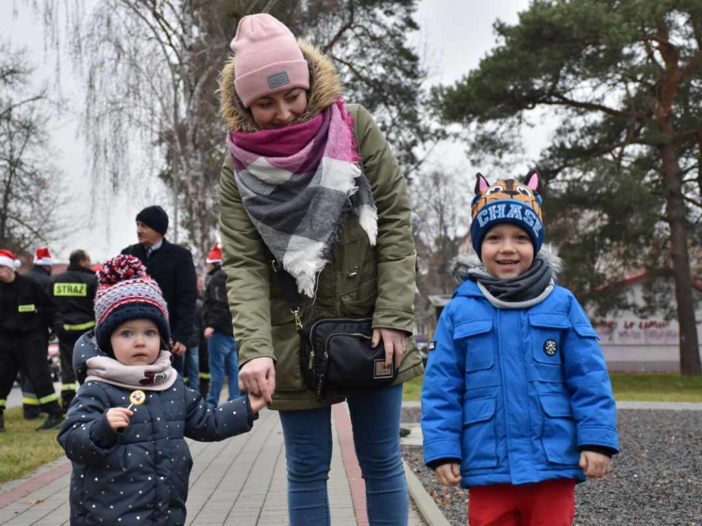 Kiermasz świąteczny i orszak Świętego Mikołaja w Gorzycach [zdjęcia]