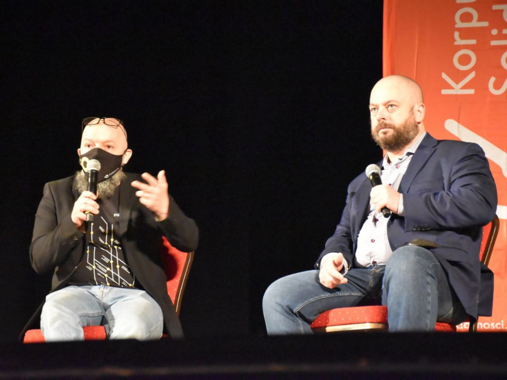 Debaty z działaczami, wolontariuszami i koncert Sviatyja. W Tarnobrzegu odbyła się I Powiatowa Gala Wolontariatu [zdjęcia]