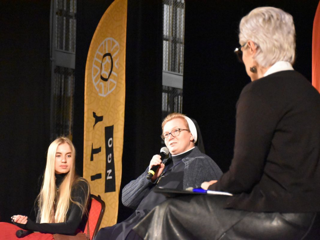 Debaty z działaczami, wolontariuszami i koncert Sviatyja. W Tarnobrzegu odbyła się I Powiatowa Gala Wolontariatu [zdjęcia]