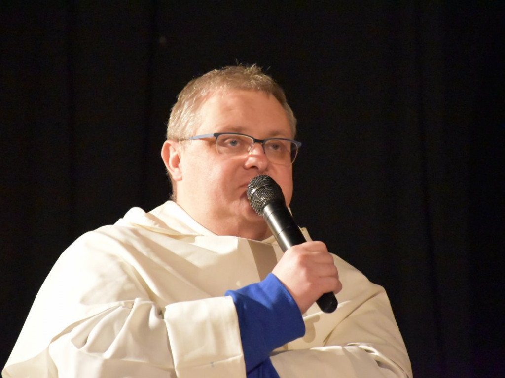 Debaty z działaczami, wolontariuszami i koncert Sviatyja. W Tarnobrzegu odbyła się I Powiatowa Gala Wolontariatu [zdjęcia]