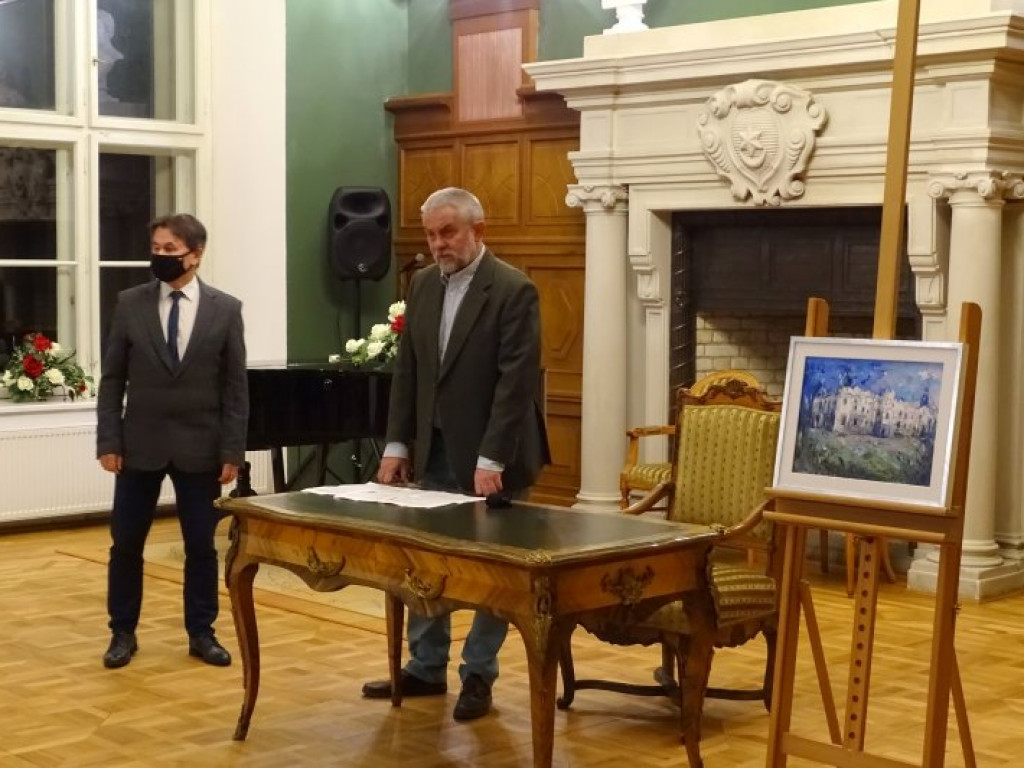 Tarnobrzeg. Aukcja obrazów w zamku. Zebrali kilkanaście tysięcy złotych na ratowanie najstarszego w regionie cmentarza [zdjęcia]