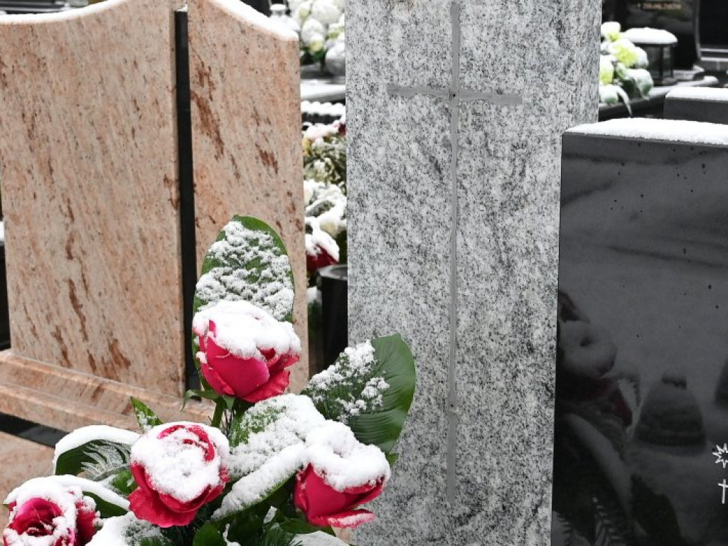 Tarnobrzeg. Ktoś uszkodził ponad 80 grobowców na cmentarzu komunalnym w Sobowie [zdjęcia]