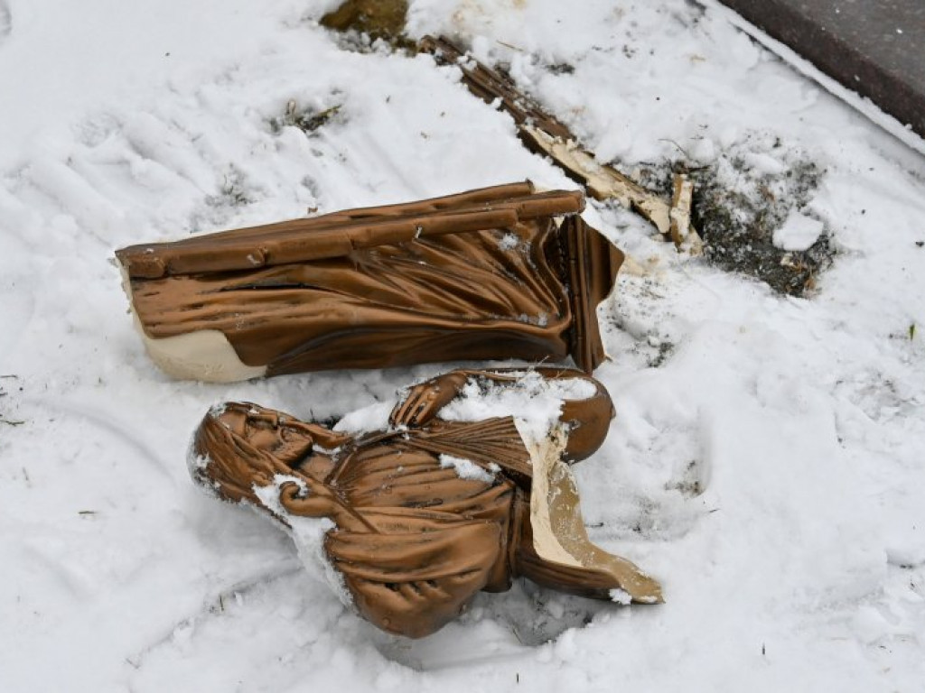 Tarnobrzeg. Ktoś uszkodził ponad 80 grobowców na cmentarzu komunalnym w Sobowie [zdjęcia]