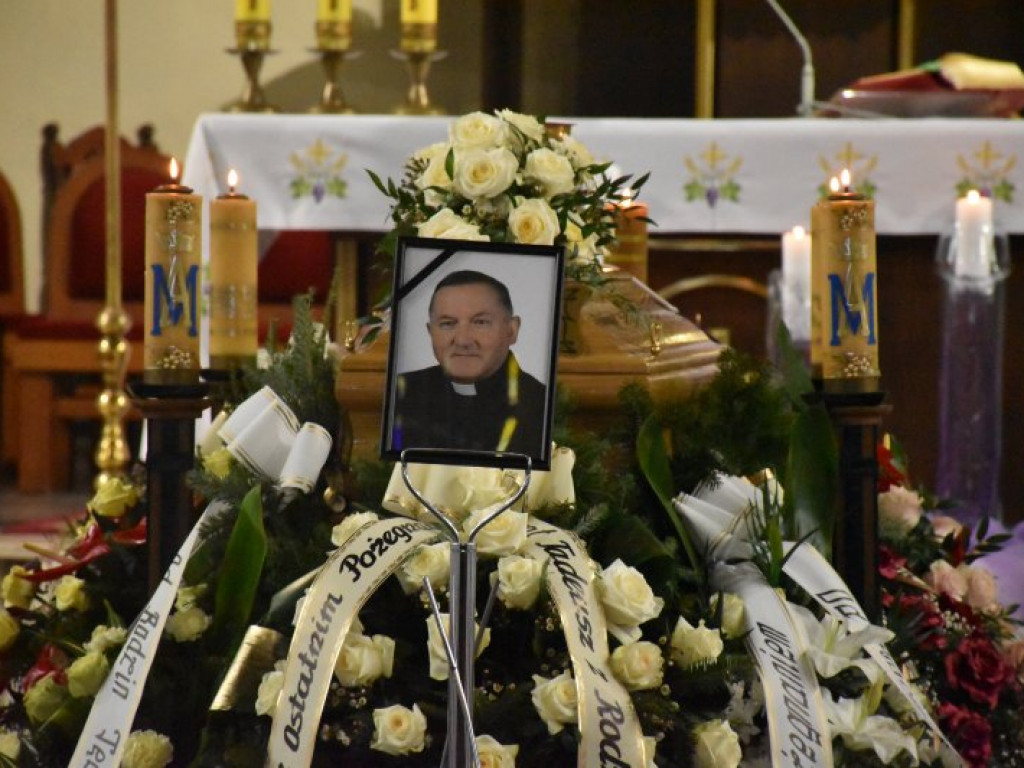 Pożegnanie ks. Mieczysława Wolanina, byłego proboszcza w Nowej Dębie [zdjęcia]