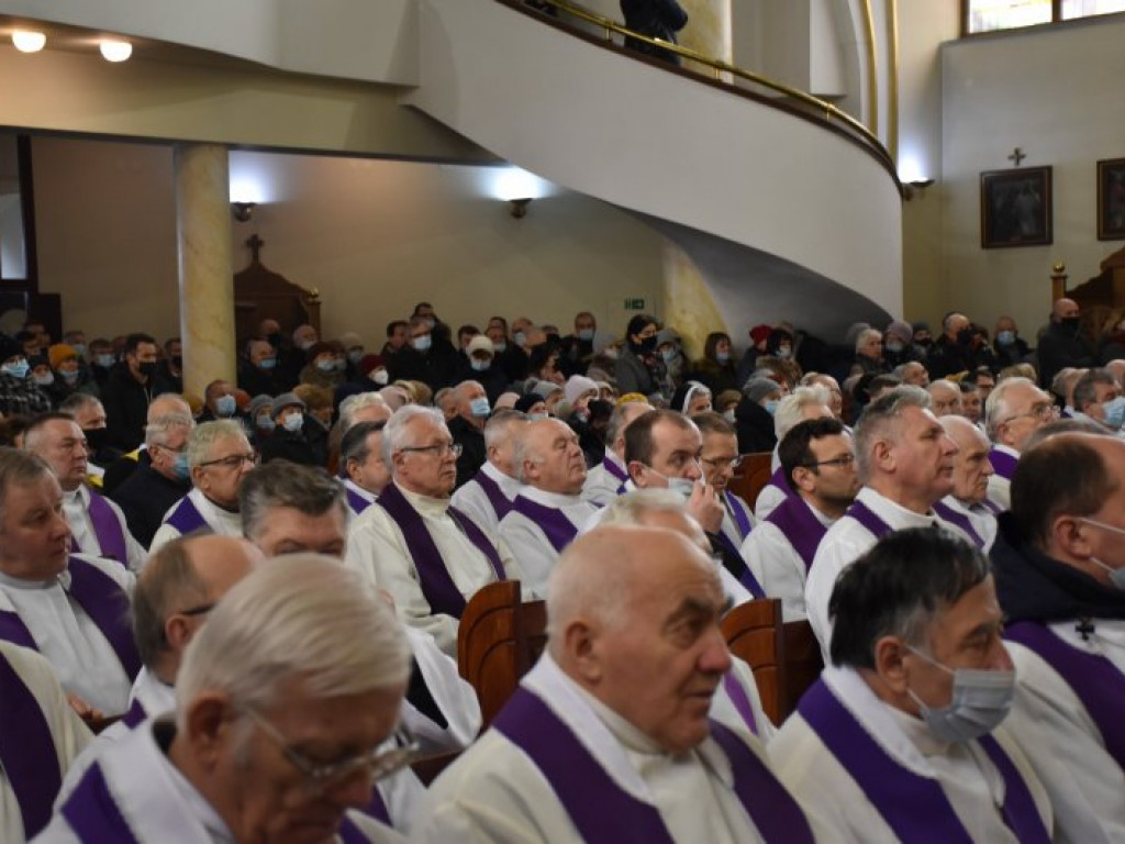 Pożegnanie ks. Mieczysława Wolanina, byłego proboszcza w Nowej Dębie [zdjęcia]