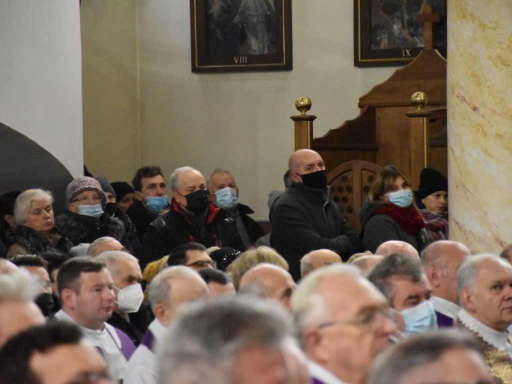 Pożegnanie ks. Mieczysława Wolanina, byłego proboszcza w Nowej Dębie [zdjęcia]