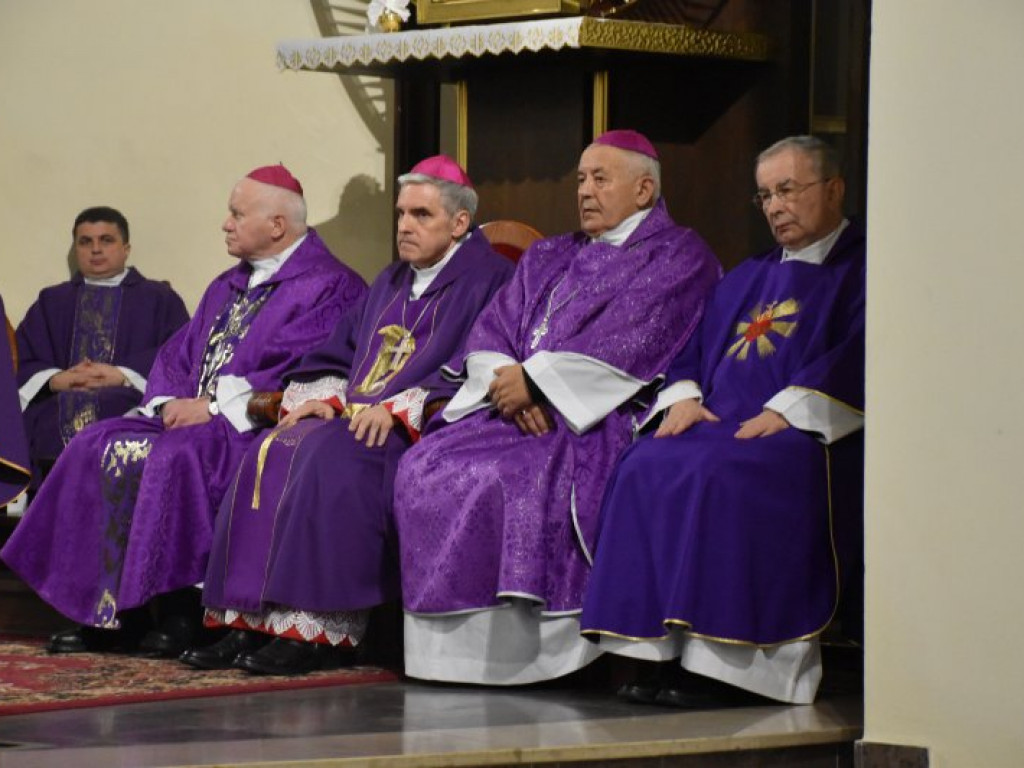 Pożegnanie ks. Mieczysława Wolanina, byłego proboszcza w Nowej Dębie [zdjęcia]