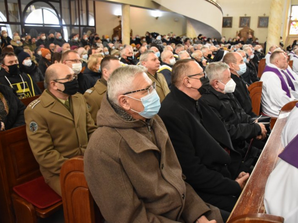 Pożegnanie ks. Mieczysława Wolanina, byłego proboszcza w Nowej Dębie [zdjęcia]