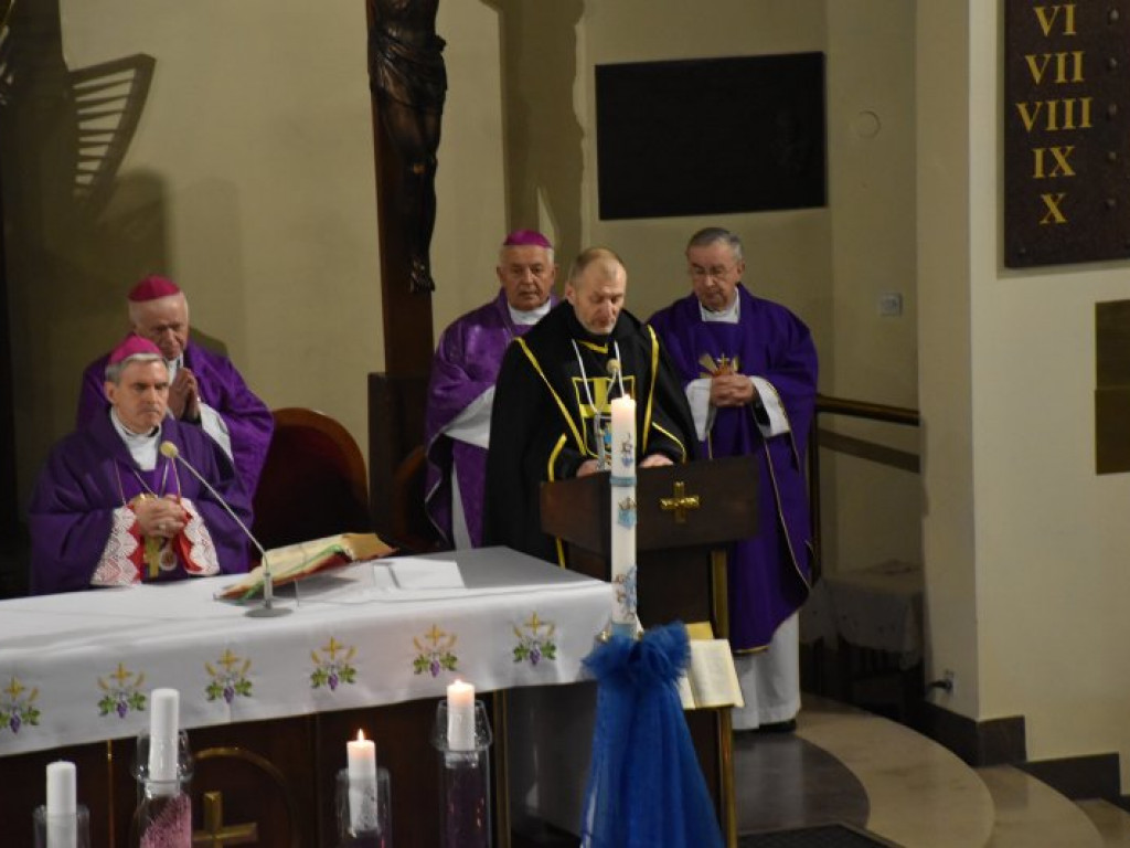 Pożegnanie ks. Mieczysława Wolanina, byłego proboszcza w Nowej Dębie [zdjęcia]