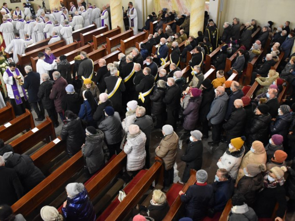 Pożegnanie ks. Mieczysława Wolanina, byłego proboszcza w Nowej Dębie [zdjęcia]