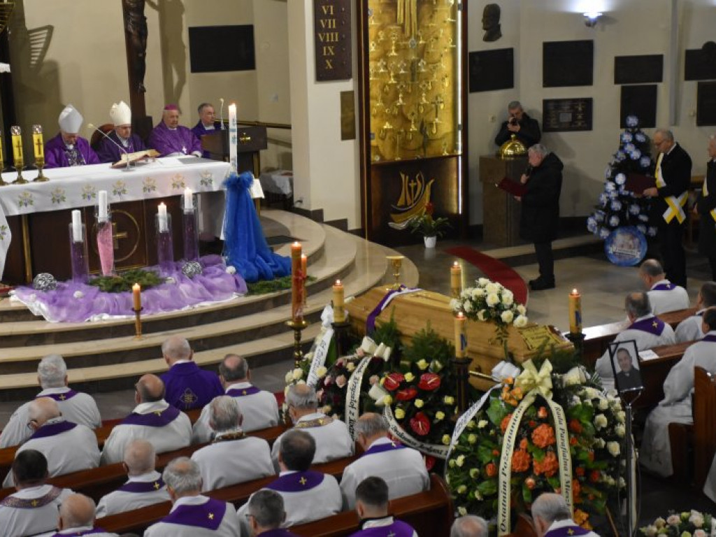 Pożegnanie ks. Mieczysława Wolanina, byłego proboszcza w Nowej Dębie [zdjęcia]