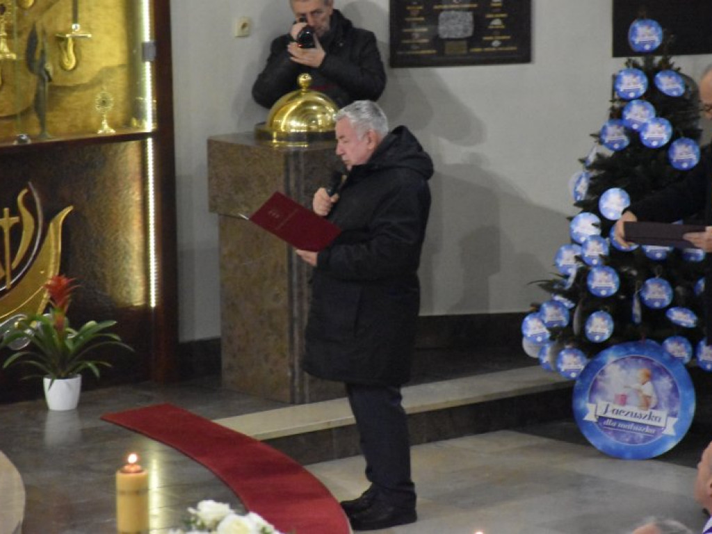 Pożegnanie ks. Mieczysława Wolanina, byłego proboszcza w Nowej Dębie [zdjęcia]