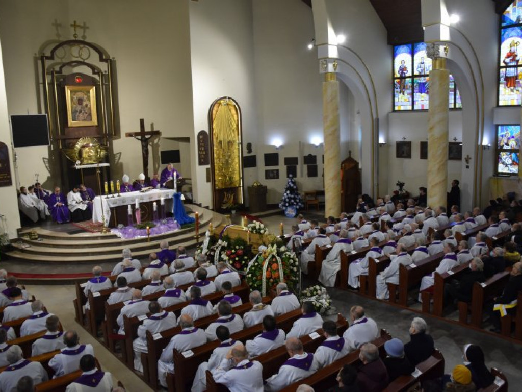 Pożegnanie ks. Mieczysława Wolanina, byłego proboszcza w Nowej Dębie [zdjęcia]