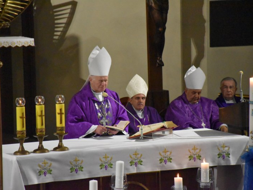 Pożegnanie ks. Mieczysława Wolanina, byłego proboszcza w Nowej Dębie [zdjęcia]