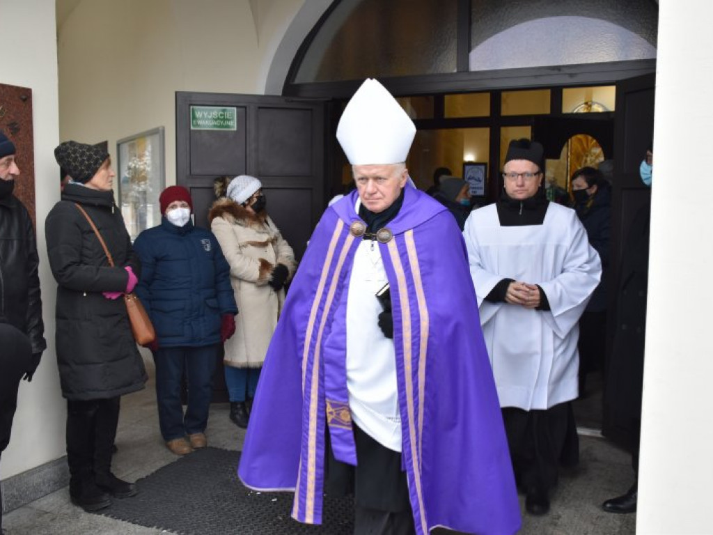Pożegnanie ks. Mieczysława Wolanina, byłego proboszcza w Nowej Dębie [zdjęcia]