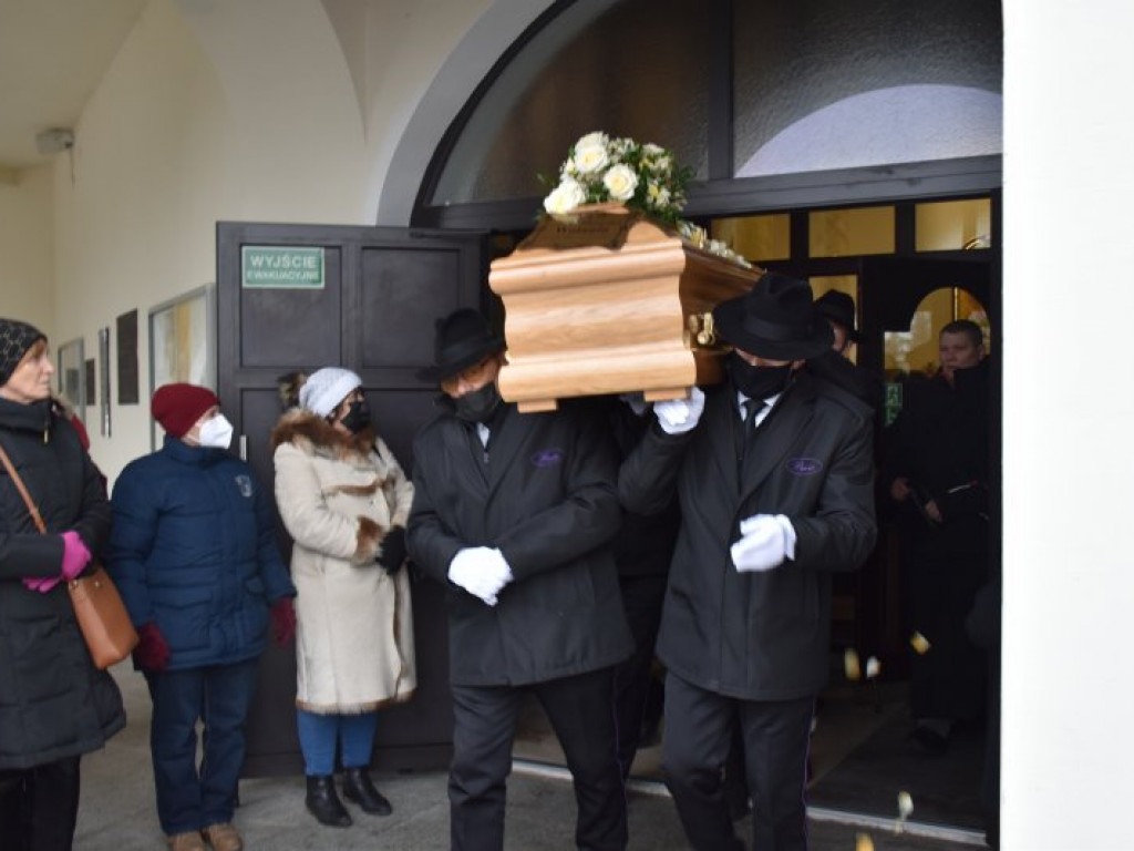 Pożegnanie ks. Mieczysława Wolanina, byłego proboszcza w Nowej Dębie [zdjęcia]