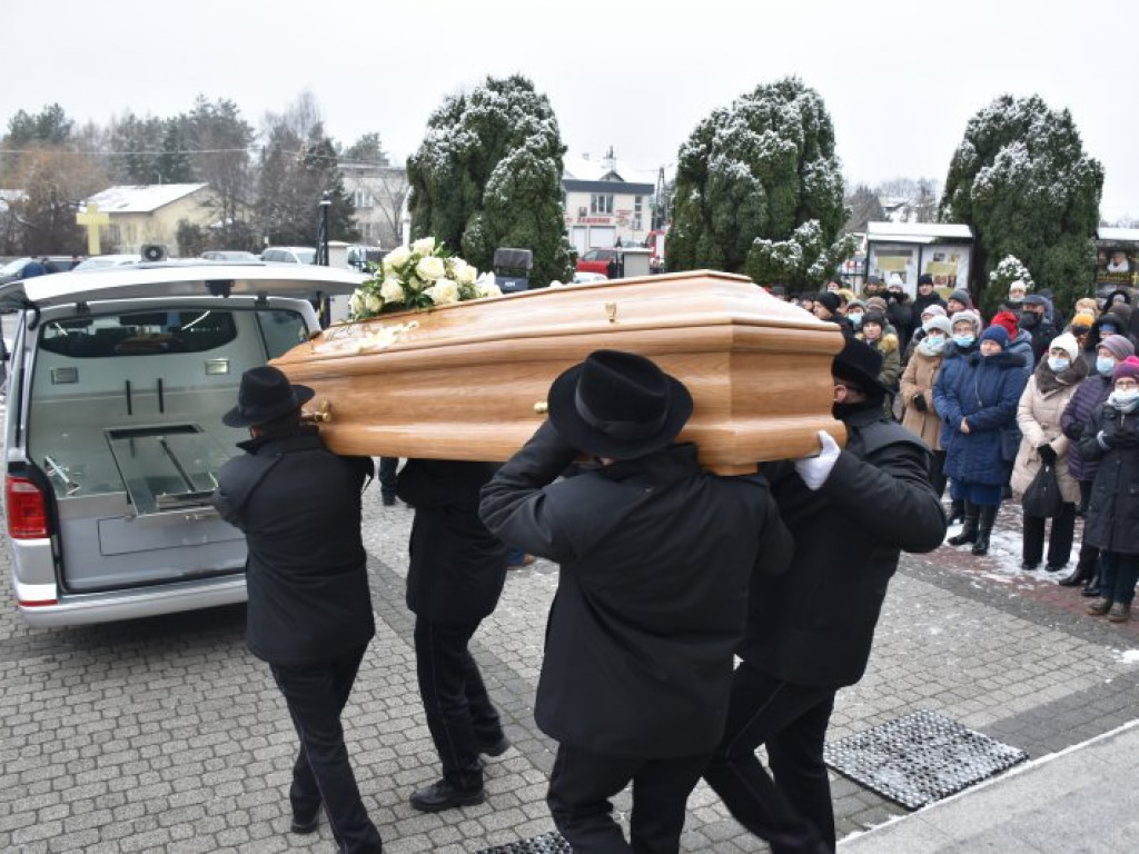 Pożegnanie ks. Mieczysława Wolanina, byłego proboszcza w Nowej Dębie [zdjęcia]