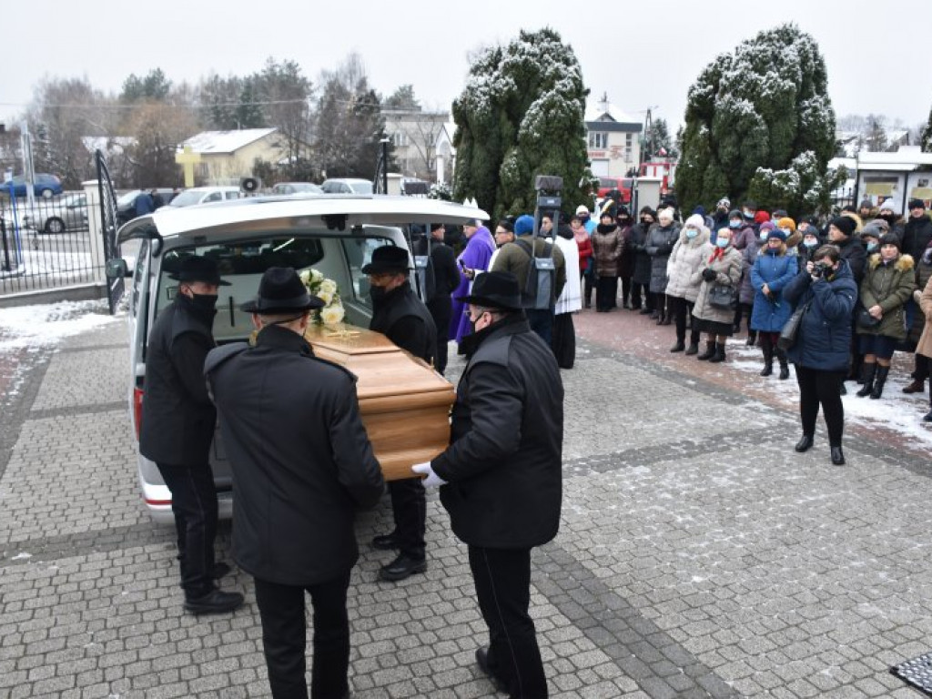Pożegnanie ks. Mieczysława Wolanina, byłego proboszcza w Nowej Dębie [zdjęcia]
