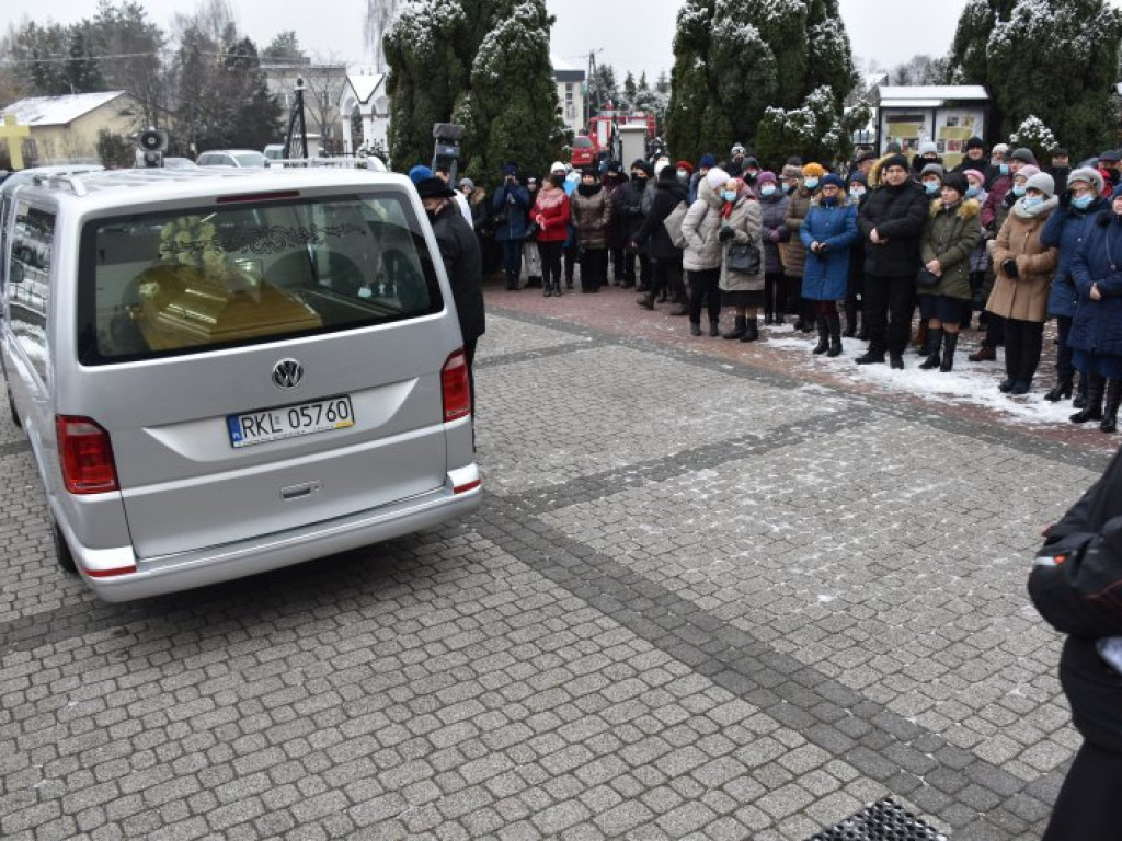 Pożegnanie ks. Mieczysława Wolanina, byłego proboszcza w Nowej Dębie [zdjęcia]