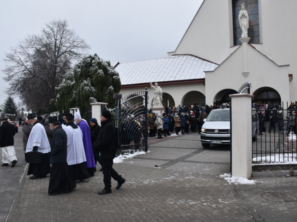 Pożegnanie ks. Mieczysława Wolanina, byłego proboszcza w Nowej Dębie [zdjęcia]