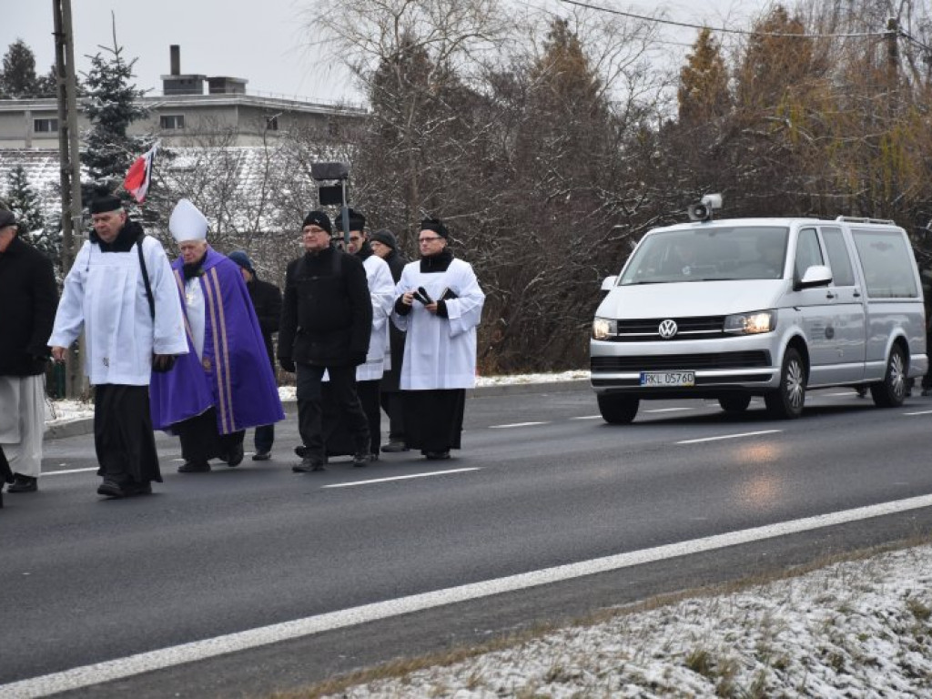 Pożegnanie ks. Mieczysława Wolanina, byłego proboszcza w Nowej Dębie [zdjęcia]