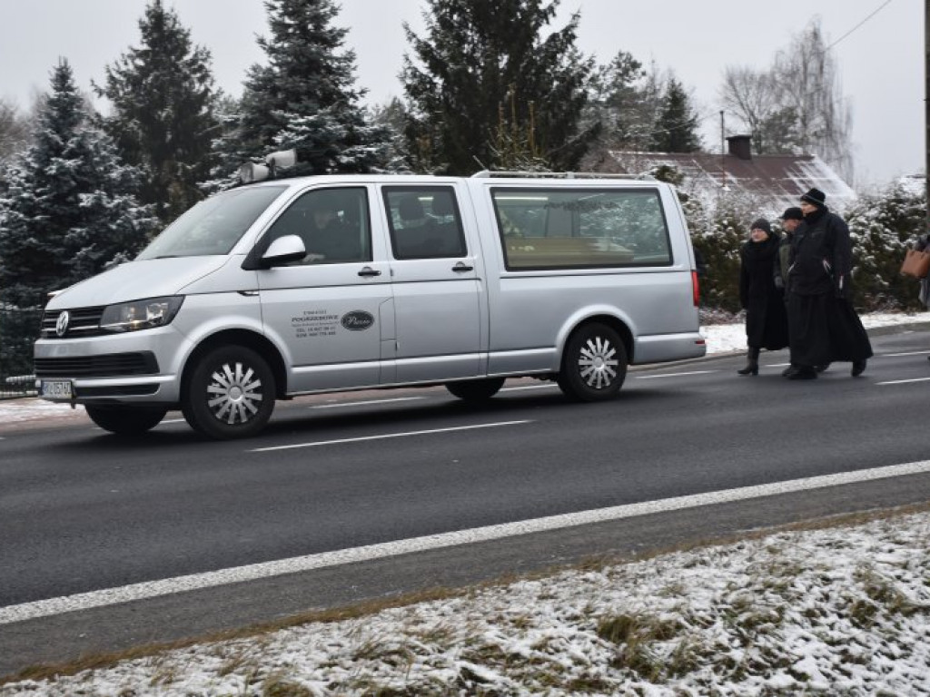 Pożegnanie ks. Mieczysława Wolanina, byłego proboszcza w Nowej Dębie [zdjęcia]