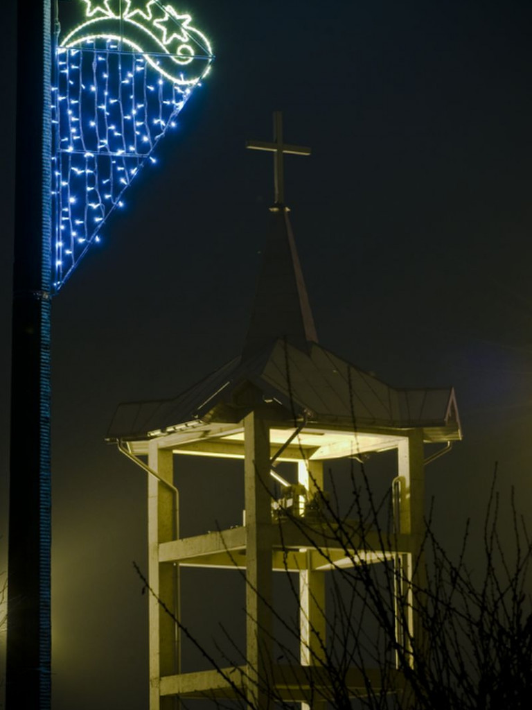 Staszów gotowy na święta. Bożonarodzeniowe iluminacje robią kolosalne wrażenie! [zdjęcia]