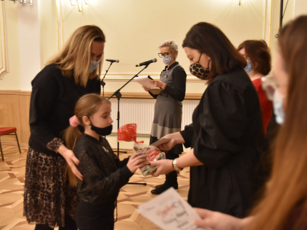 Konkursy Fundacji Serce Lasowiackie rozstrzygnięte. Laureaci odebrali nagrody w Tarnobrzeskim Domu Kultury [zdjęcia]