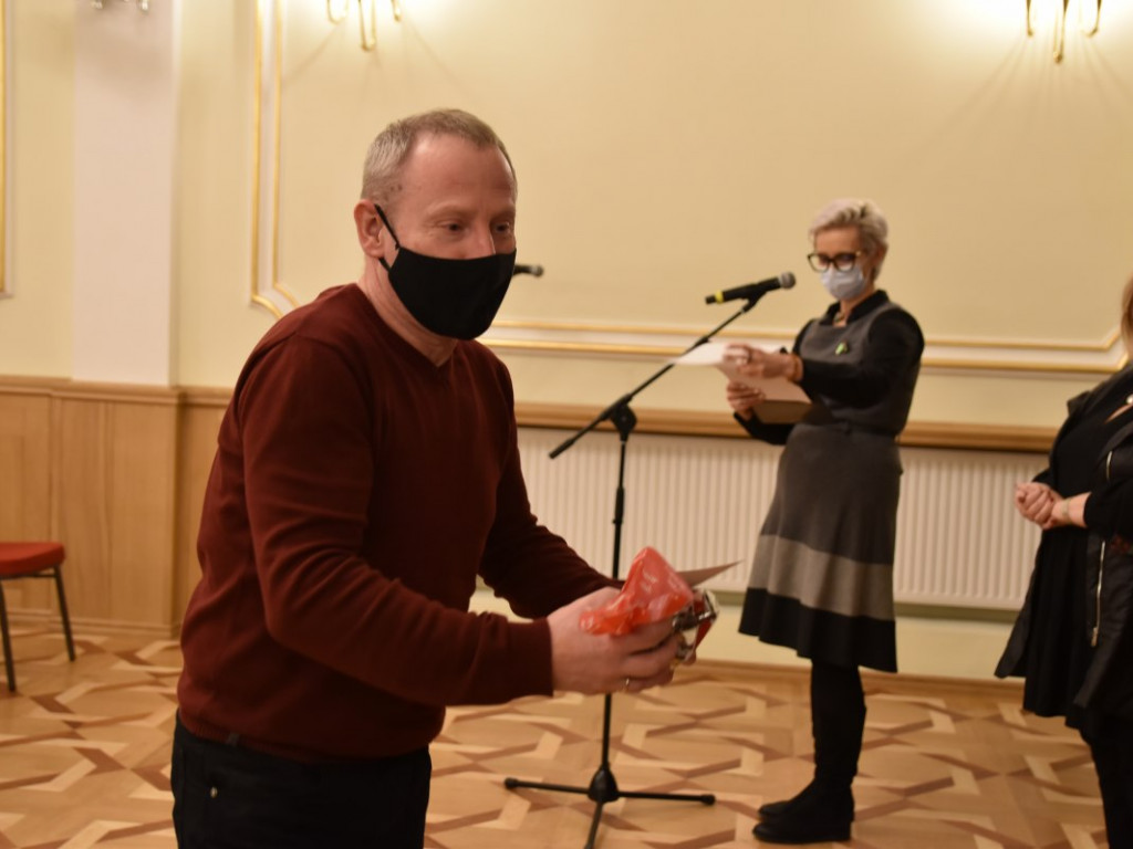 Konkursy Fundacji Serce Lasowiackie rozstrzygnięte. Laureaci odebrali nagrody w Tarnobrzeskim Domu Kultury [zdjęcia]