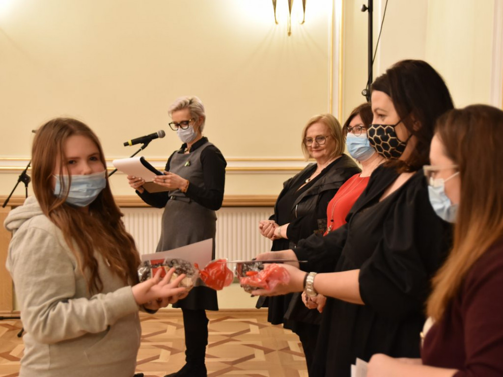 Konkursy Fundacji Serce Lasowiackie rozstrzygnięte. Laureaci odebrali nagrody w Tarnobrzeskim Domu Kultury [zdjęcia]