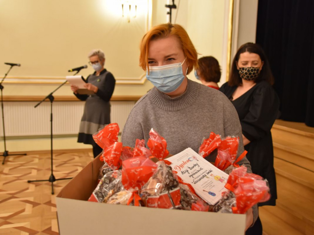 Konkursy Fundacji Serce Lasowiackie rozstrzygnięte. Laureaci odebrali nagrody w Tarnobrzeskim Domu Kultury [zdjęcia]