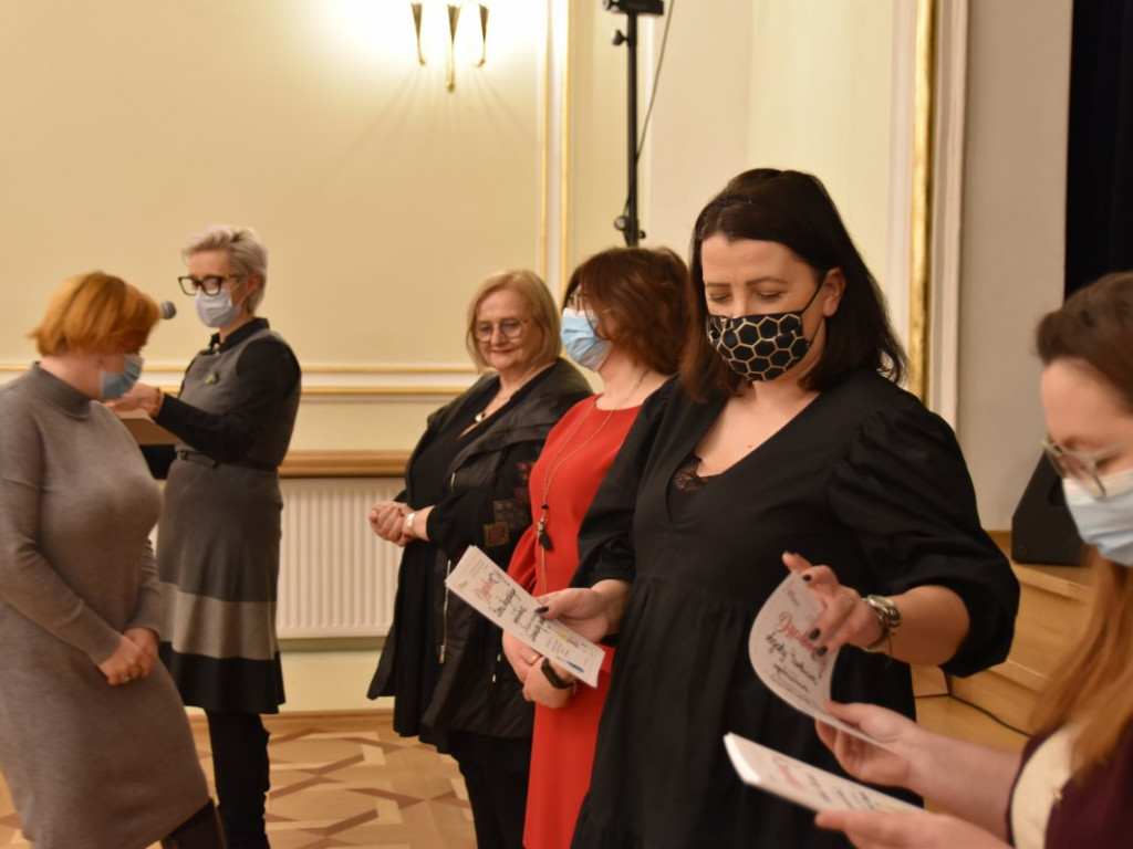 Konkursy Fundacji Serce Lasowiackie rozstrzygnięte. Laureaci odebrali nagrody w Tarnobrzeskim Domu Kultury [zdjęcia]