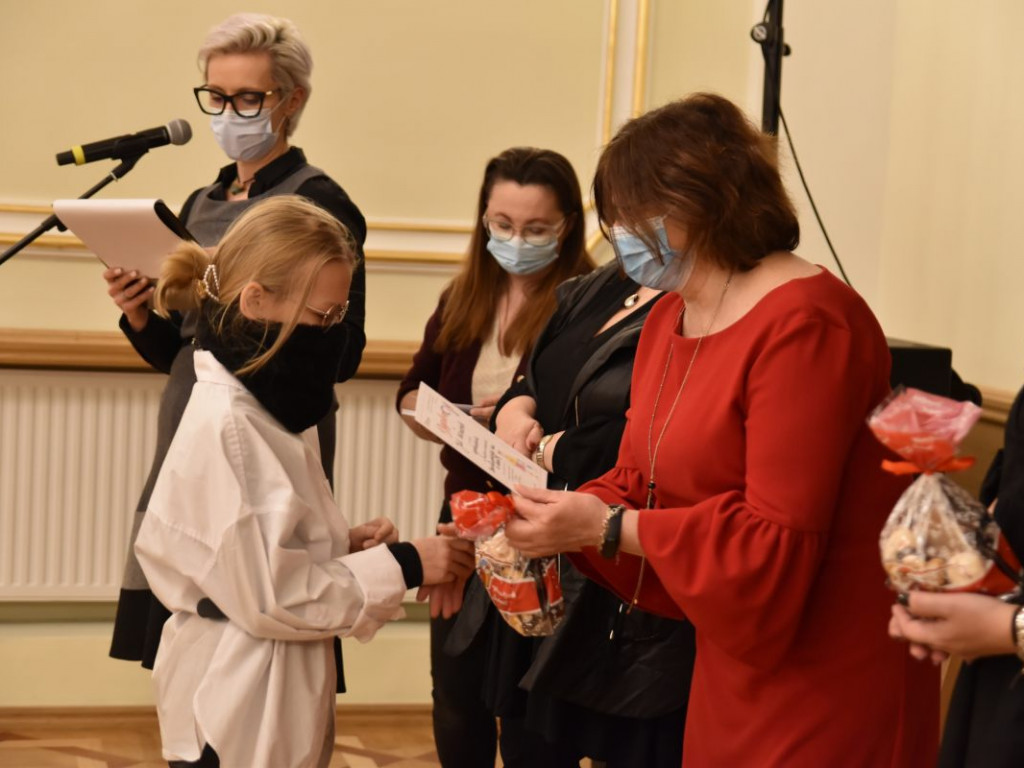 Konkursy Fundacji Serce Lasowiackie rozstrzygnięte. Laureaci odebrali nagrody w Tarnobrzeskim Domu Kultury [zdjęcia]