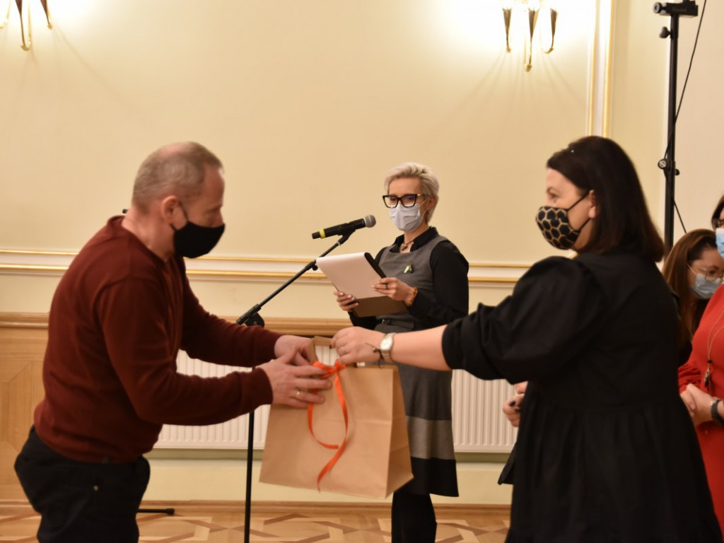 Konkursy Fundacji Serce Lasowiackie rozstrzygnięte. Laureaci odebrali nagrody w Tarnobrzeskim Domu Kultury [zdjęcia]