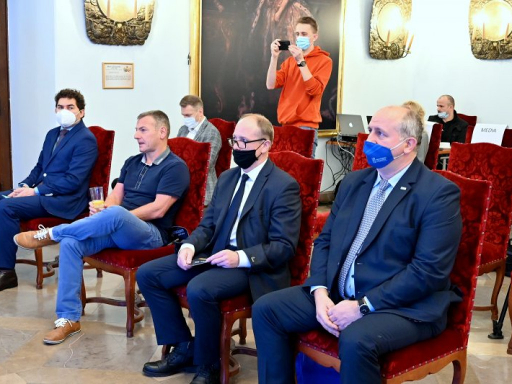 Tarnobrzeska Specjalna Strefa Ekonomiczna podsumowała rok 2021. Konferencja na zamku w Baranowie Sandomierskim [zdjęcia]